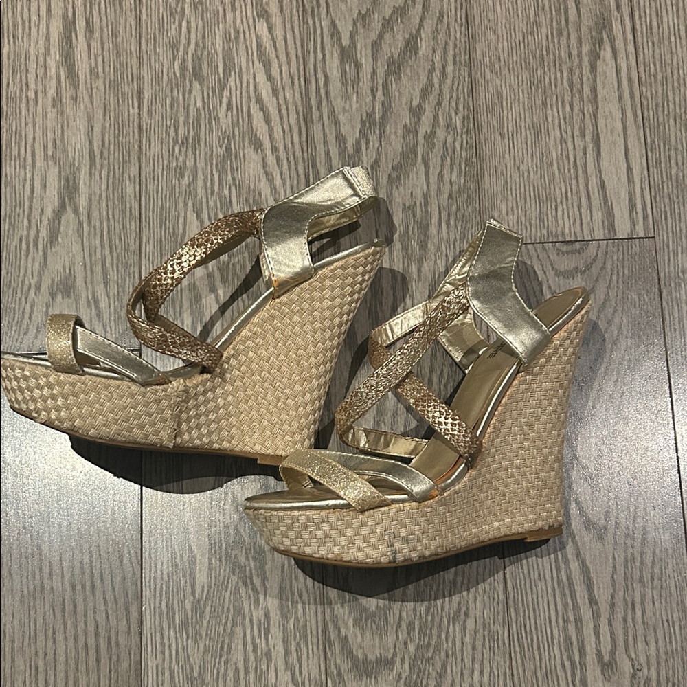 Juicy Couture Metallic Gold Wedges